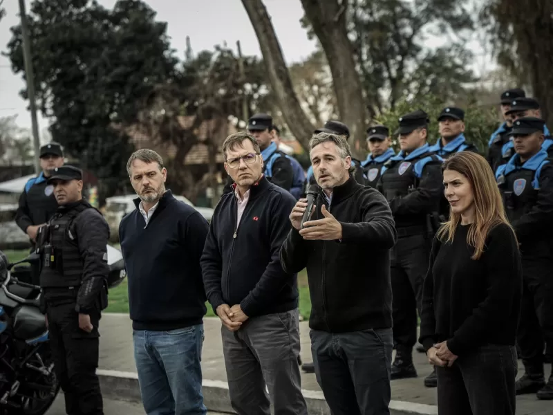 Achával inauguró la Guardia Urbana en Del Viso y presentó nuevos móviles de seguridad junto a Kicillof