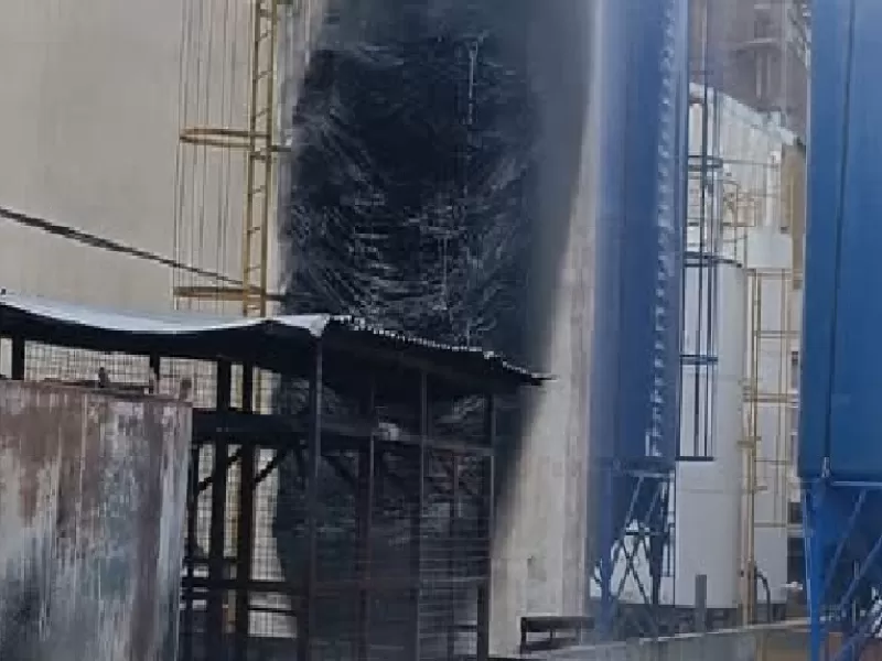 Principio de incendio en una f&aacute;brica