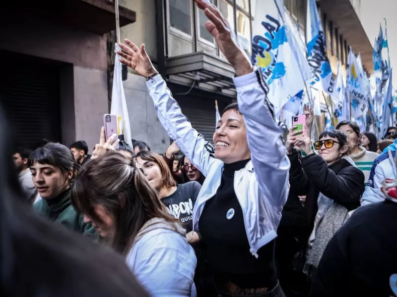 Mayra Mendoza en Plaza de Mayo: “El pueblo va a volver a ser gobierno”.