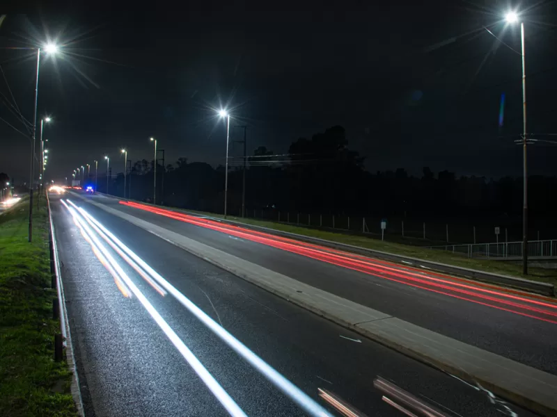 El Municipio coloca nuevos equipos de luces Led en un tramo de la avenida Monteverde y sus colectoras