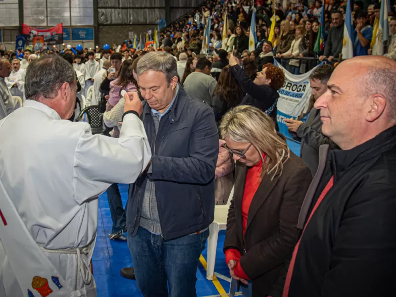 Cascallares particip&oacute; junto a m&aacute;s de 5 mil vecinos de la celebraci&oacute;n diocesana de Corpus Christi