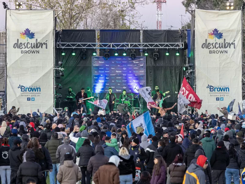 Más de 3 mil personas vibraron en Don Orione con el recital “Brown despide al Indio Solari”