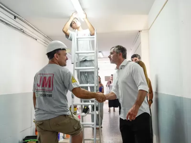 Ach&aacute;val supervis&oacute; obras en escuelas de La Lonja y Villa Rosa para la vuelta a clases