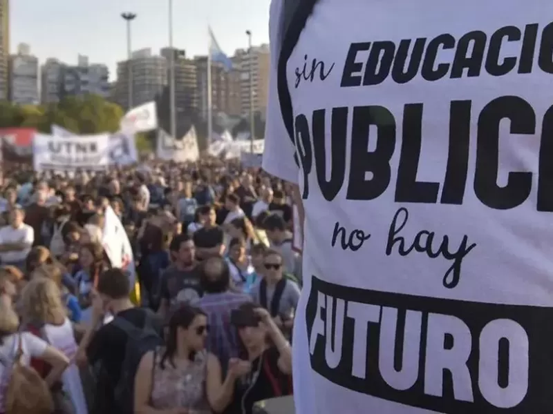Docentes universitarios realizan un paro nacional de 48 horas en reclamo de mejoras salariales