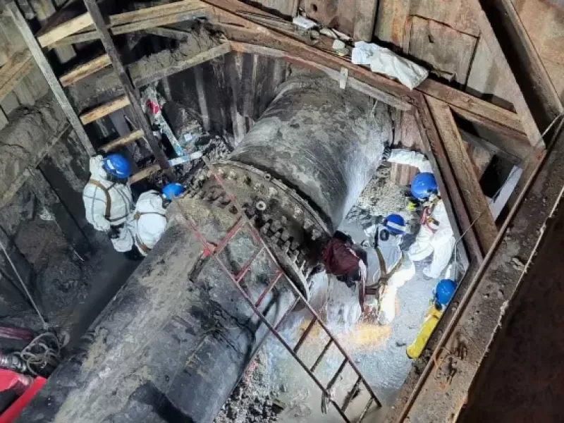 Reparan una ca&ntilde;er&iacute;a en Bernal y miles de vecinos siguen con problemas de agua