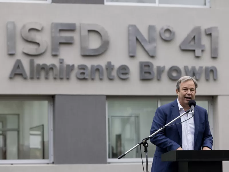 Docentes y estudiantes ya cursan en el nuevo edificio del Instituto Superior de Formación Docente N° 41