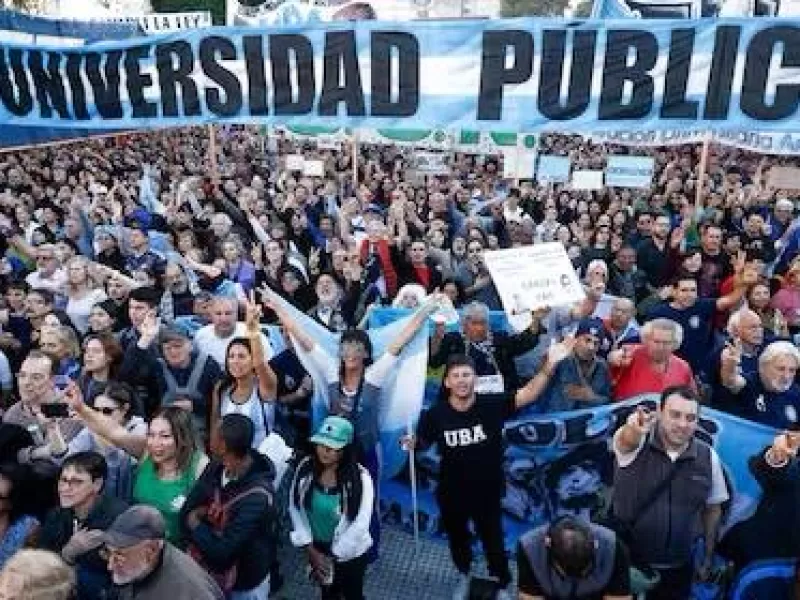 La quinta Marcha Federal Universitaria se moviliza frente al Congreso por el financiamiento educativo