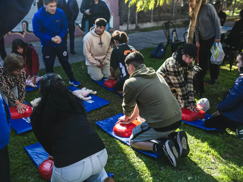 Cientos de vecinos participaron en José Mármol de una Jornada de Salud en homenaje a René Favaloro