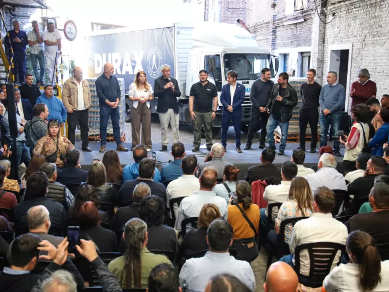 Kicillof y Ferraresi encabezaron la apertura de la XXI Convención Pro Textil y visitaron la Cooperativa Cristal