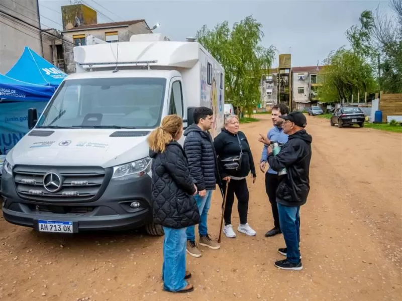El Municipio llevó el operativo “La Muni en tu Barrio” al FONAVI 117 y anunció nuevas visitas