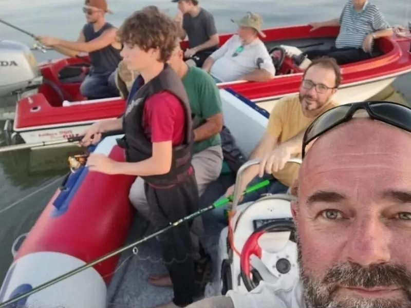 Intensa b&uacute;squeda en el R&iacute;o de la Plata: cinco pescadores permanecen desaparecidos tras salir desde Hudson