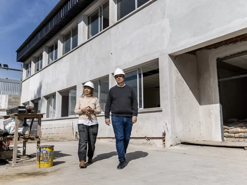 Cascallares y Paula Eichel recorrieron las obras de una nueva escuela secundaria en Longchamps
