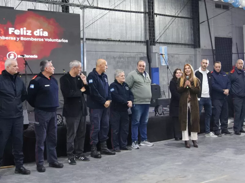 El Municipio homenajeó a los bomberos voluntarios por su compromiso con la comunidad