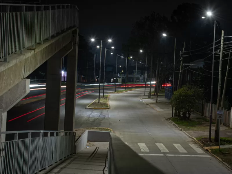 El Municipio coloca nuevos equipos de luces Led en un tramo de la avenida Monteverde y sus colectoras