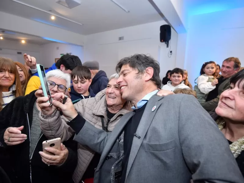 La Provincia entrego patrulleros y escrituras