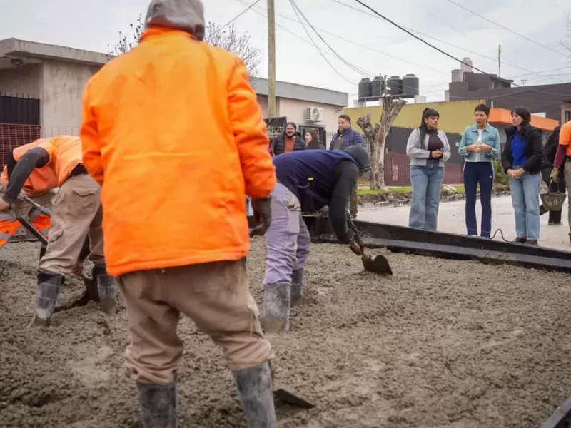 Avanzan las obras de pavimentaci&oacute;n de 17 nuevas cuadras en Villa La Florida