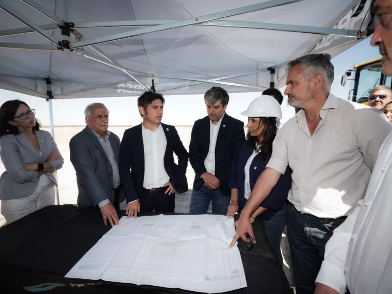 Kicillof visit&oacute; Carmen de Patagones, reuni&oacute; a empresarios e inaugur&oacute; obras clave