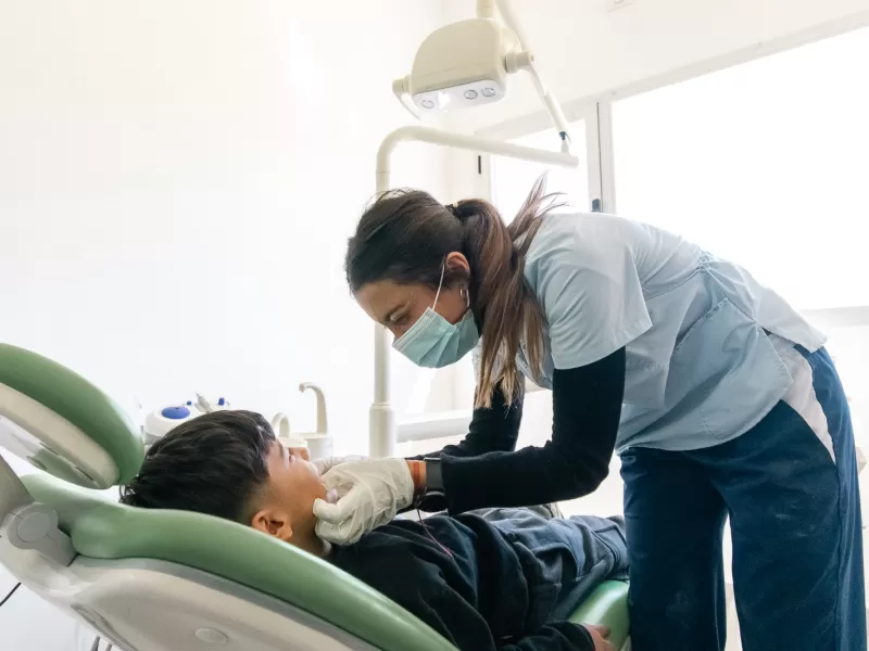 Realizan controles médicos preventivos a niños y adolescentes que practican deportes