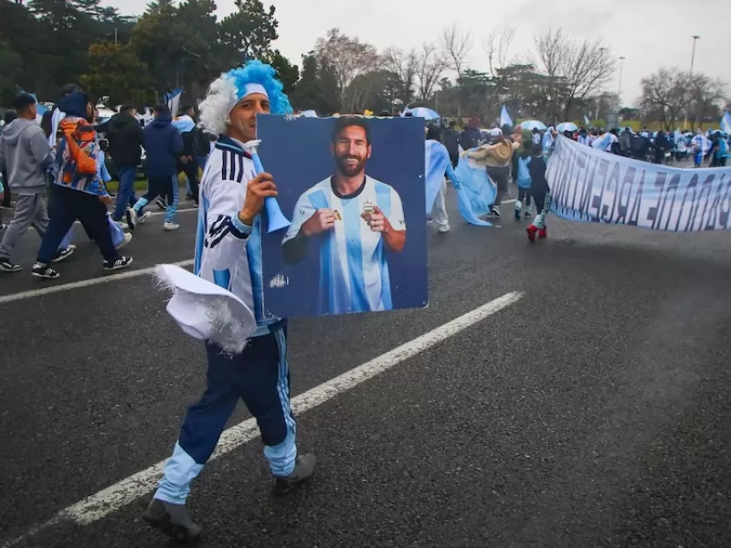 Una multitud recibió a la Selección bajo la lluvia