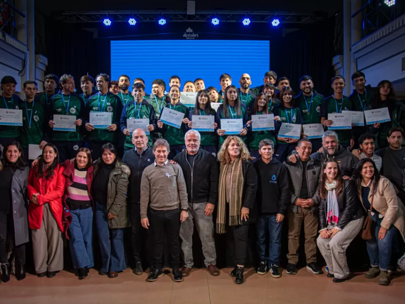 Entregaron certificados a egresados de la tercera promoci&oacute;n de la Escuela de Guardavidas