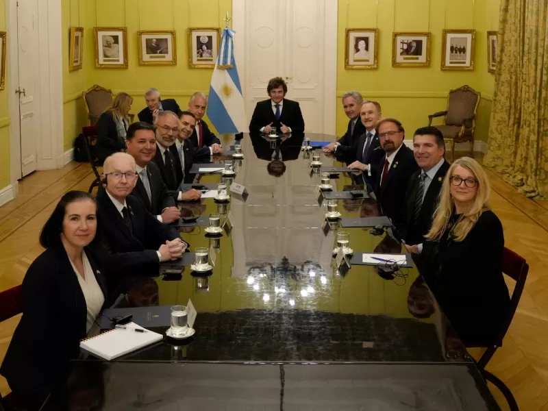 Javier Milei recibi&oacute; a funcionarios de Estados Unidos y anunci&oacute; inversiones farmac&eacute;uticas por u$s8.000 millones