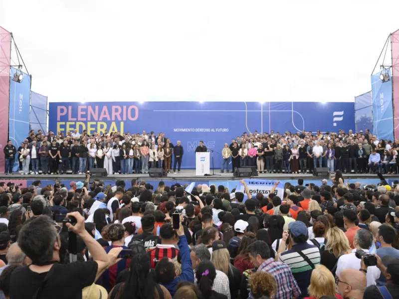 Kicillof: &ldquo;Las nuevas canciones se componen colectivamente y se componen de abajo para arriba, compa&ntilde;eros"