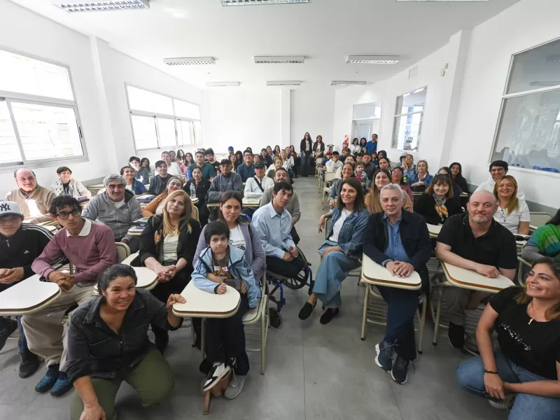 Julio Zamora en el CUT: &ldquo;La educaci&oacute;n es la columna vertebral de nuestra comunidad&rdquo;