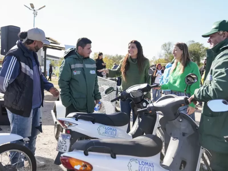 El Municipio entreg&oacute; veh&iacute;culos y equipamiento a recuperadores urbanos