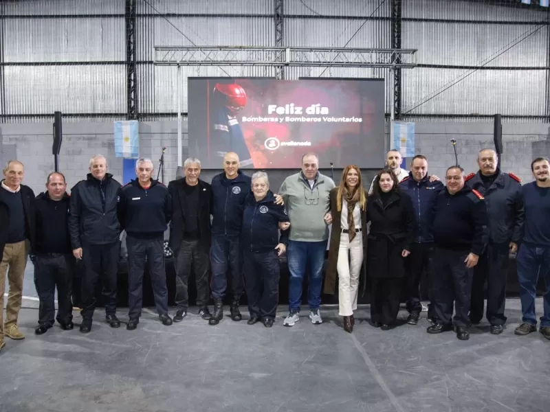 El Municipio homenaje&oacute; a los bomberos voluntarios por su compromiso con la comunidad