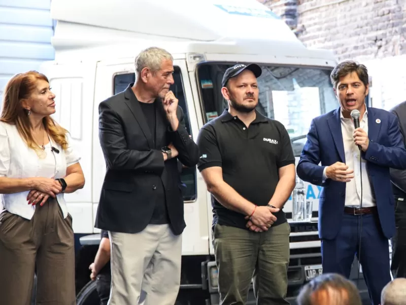 Kicillof y Ferraresi encabezaron la apertura de la XXI Convención Pro Textil y visitaron la Cooperativa Cristal