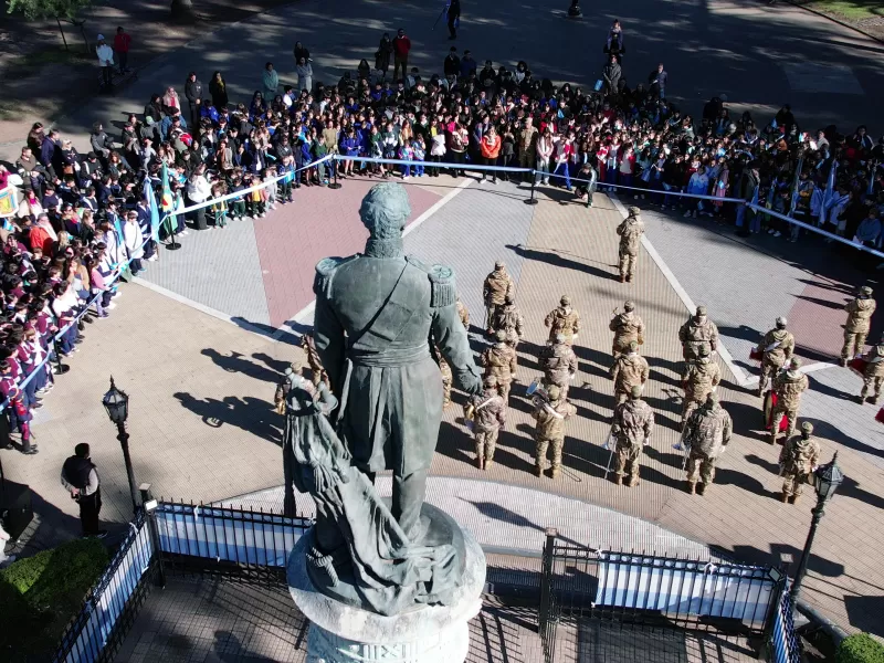 Emotiva celebraci&oacute;n del "D&iacute;a del Himno Nacional"