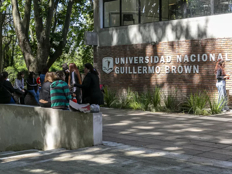 Inscriben para los cursos de idioma de la Universidad Guillermo Brown