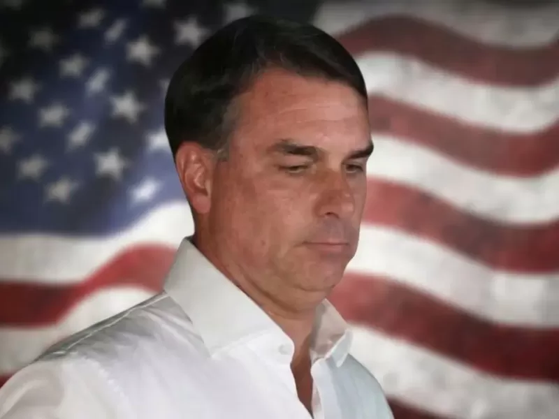 Fl&aacute;vio Bolsonaro agradeci&oacute; a Javier Milei por su ayuda para salir de Brasil y se proclam&oacute; &ldquo;presidente electo&rdquo;