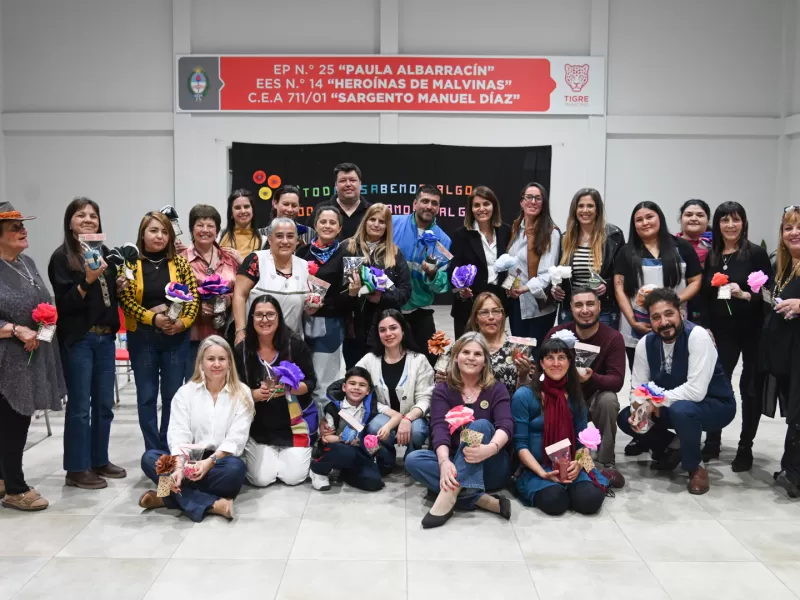 En el marco del Día del Maestro, escuelas públicas para adultos del Municipio realizaron un acto conmemorativo