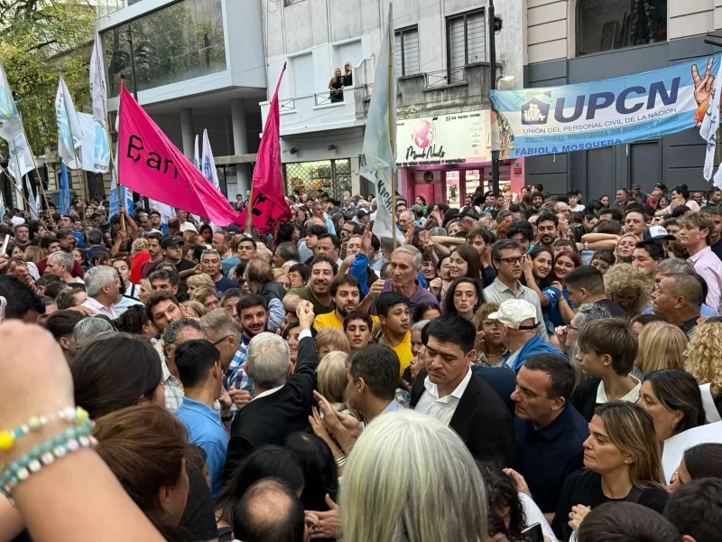 Alak asumi&oacute; al frente del PJ La Plata y llam&oacute; a la unidad del peronismo