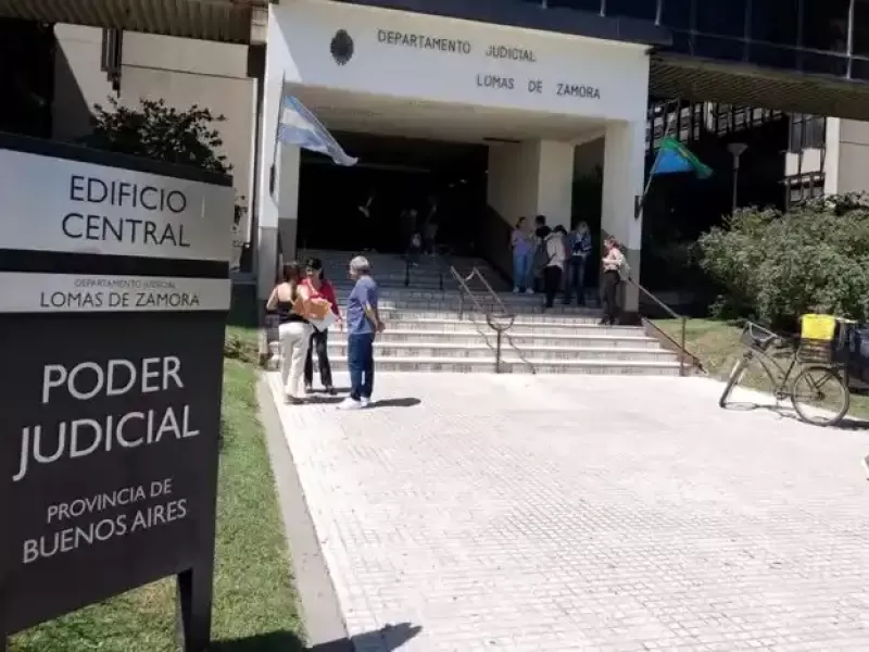 Indemnizan a una mujer tras secuestrarle el auto por error y acusarla injustamente