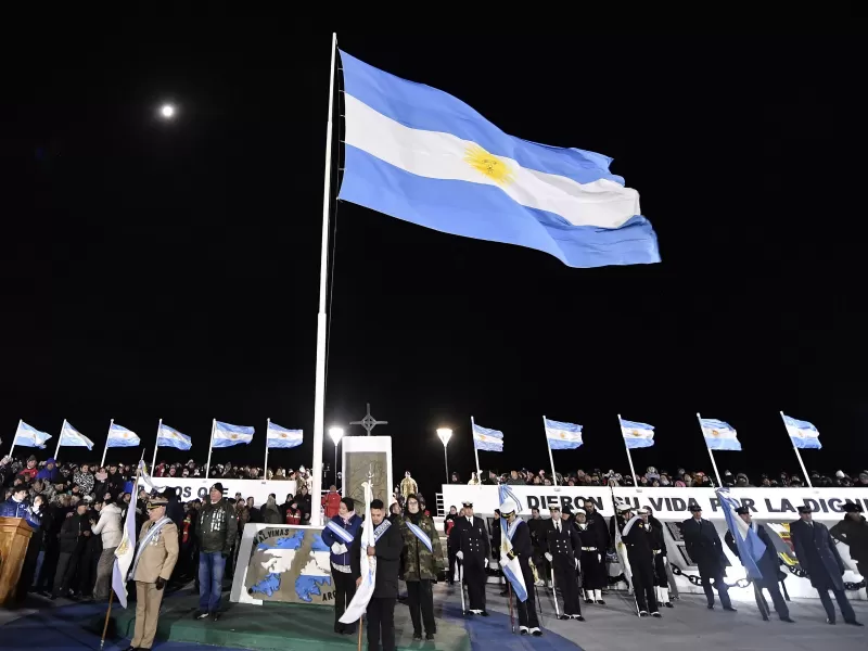 Kicillof participó de la vigilia en Río Grande y reafirmó el reclamo por la soberanía de Malvinas