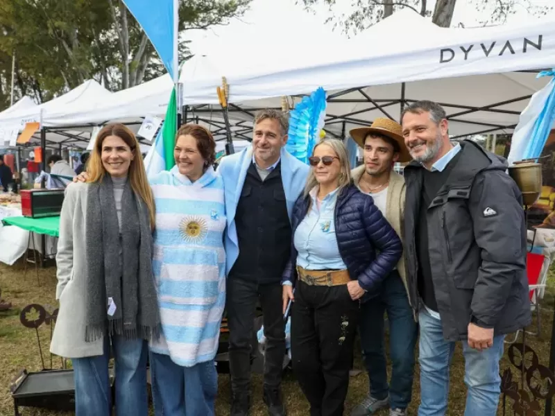 Federico Ach&aacute;val particip&oacute; de las Fiestas Patronales de Manzanares junto a vecinos e instituciones