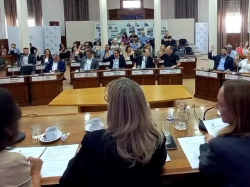 El Concejo Deliberante aprobó modificaciones al convenio municipal con respaldo gremial y repudio libertario