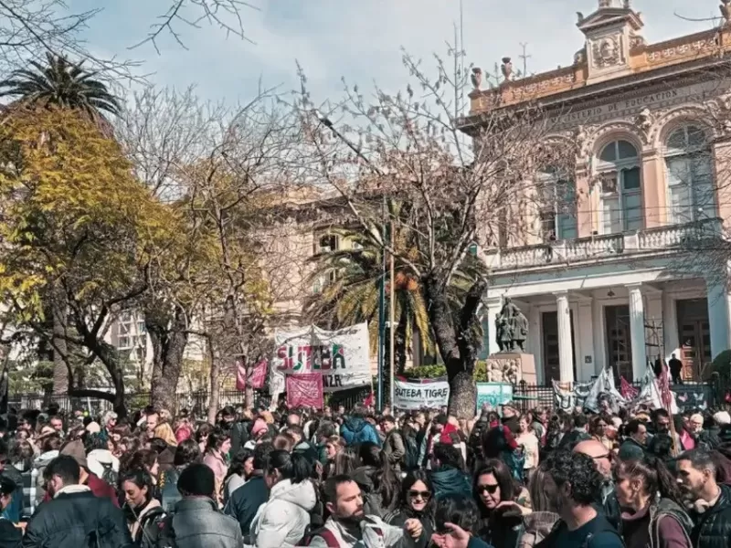 Docentes bonaerenses realizan un paro de 48 horas y reclaman un salario b&aacute;sico de $2,8 millones