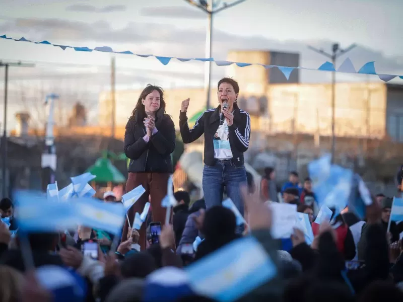 Mayra Mendoza reunió a fiscales de Fuerza Patria y llamó a “cuidar cada voto”