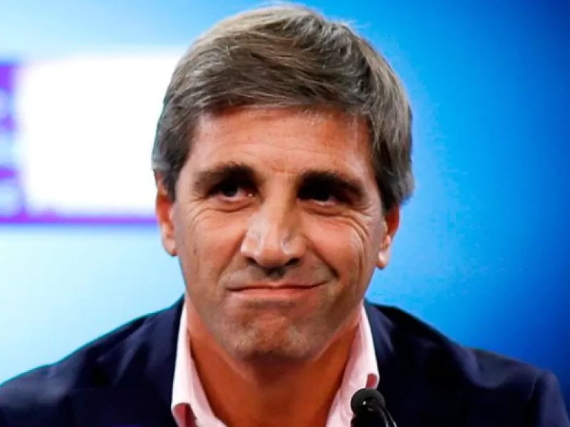 Luis Caputo neg&oacute; los rumores sobre su renuncia y asegur&oacute; que seguir&aacute; en el Gobierno