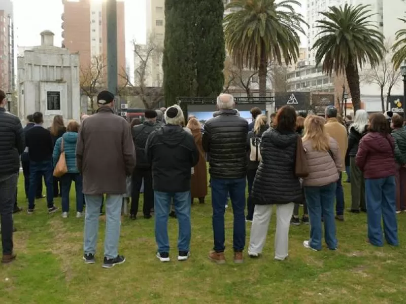 La ciudad recordó a las víctimas del atentado a la AMIA y renovó el pedido de justicia
