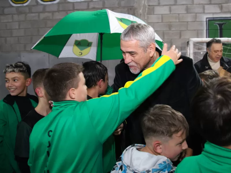 Ferraresi inauguró el nuevo microestadio del Instituto Atlético Cultural en Villa Luján