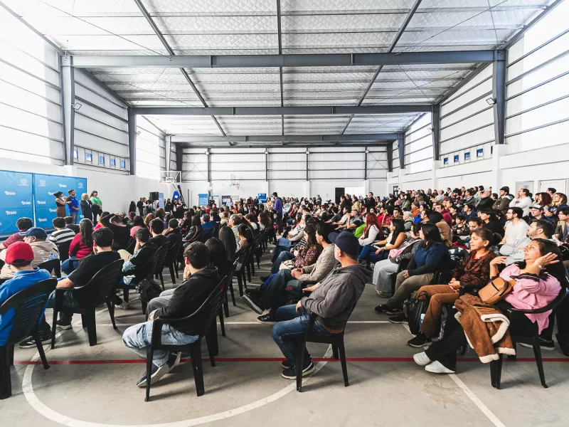 El Municipio reconoció a 400 egresados del Centro de Formación para el Trabajo de Rafael Calzada