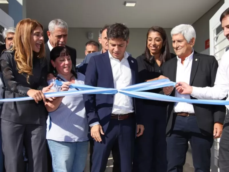 Axel Kicillof inaugur&oacute; un centro de salud en Avellaneda y apunt&oacute; contra la paralizaci&oacute;n de obras nacionales
