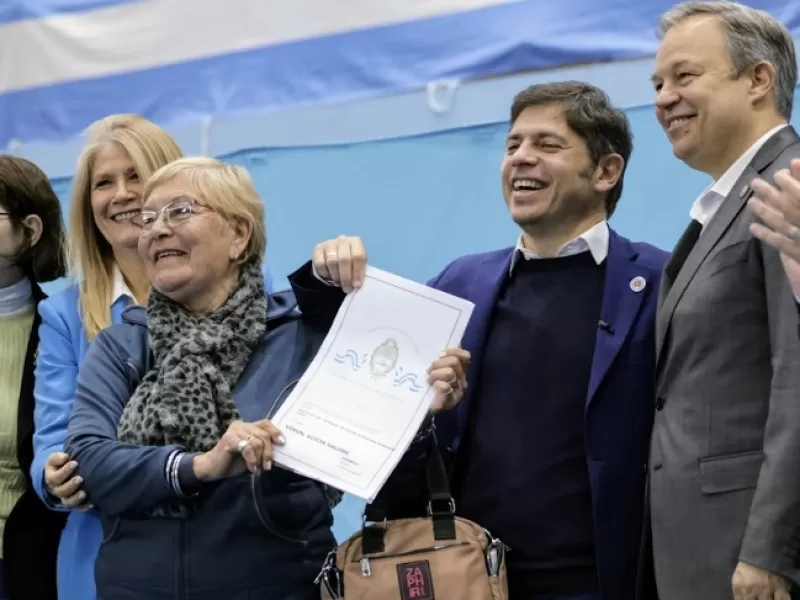 Kicillof y Magario entregaron más de 1.400 escrituras gratuitas