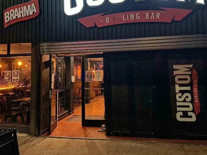 Bowling: Da&ntilde;aron una vidriera y un empleado result&oacute; herido