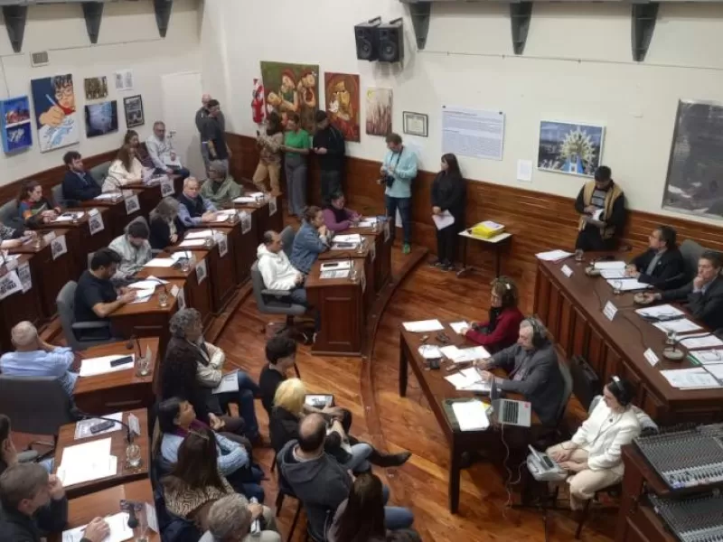 El Concejo Deliberante aprob&oacute; obras de agua potable, ampli&oacute; un programa educativo y rechaz&oacute; la privatizaci&oacute;n de AySA