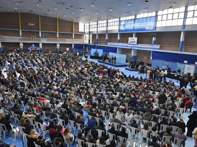 Kicillof y Magario entregaron más de 1.400 escrituras gratuitas